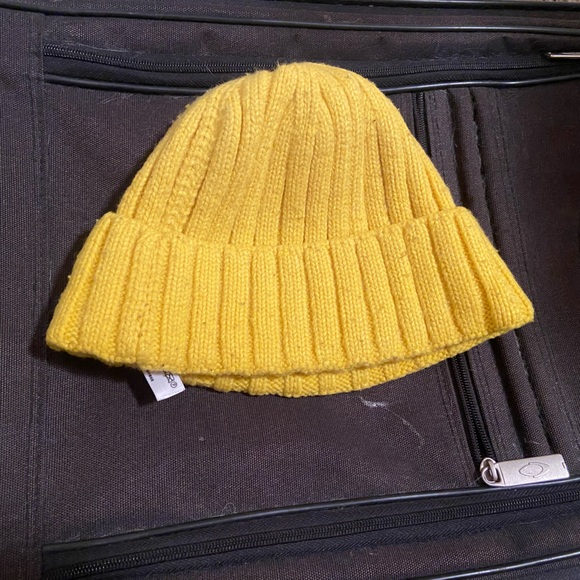 yellow winter hat beanie whatever you call them - Picture 2 of 2